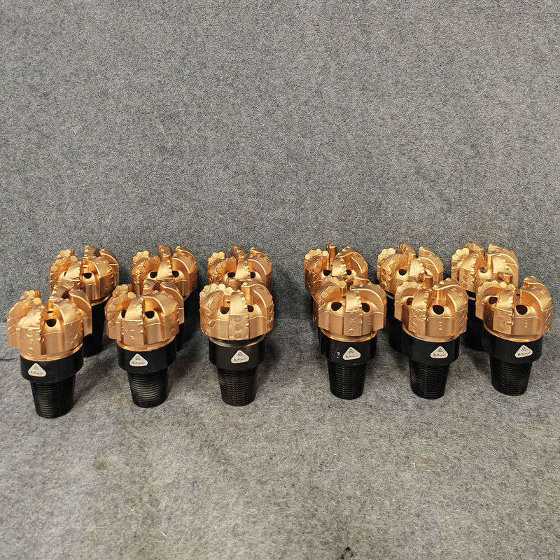 98mm إلى 311mm PDC حفر قطع لسلسلة صخرة ناعمة إلى متوسطة مع انخفاض الاحتكاك تصميم الفولاذ سبائك مخصص