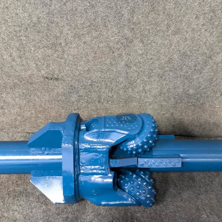أجهزة حفر الثقوب الصخرية الثابتة (HDD Rock Hole Opener Reamers) مع قطعة تريكون للثقوب الأفقية الاتجاهية