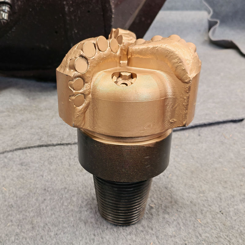 جسم PDC Bit مع قطع PDC واتصال API لحفر الآبار المائية