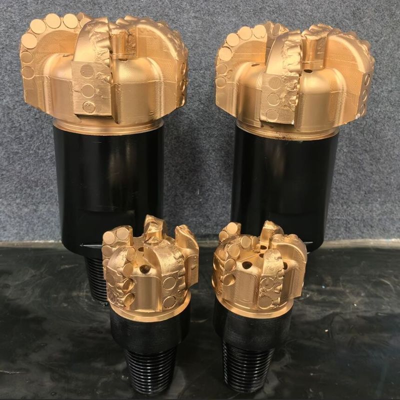 98mm إلى 311mm PDC حفر قطع لسلسلة صخرة ناعمة إلى متوسطة مع انخفاض الاحتكاك تصميم الفولاذ سبائك مخصص