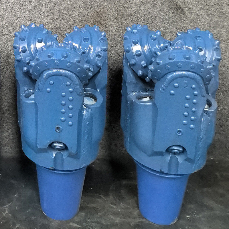 API Reg Thread Tricone Drill Bits 3-26 بوصة الأبعاد مواد الكربيد للحفر الدائم